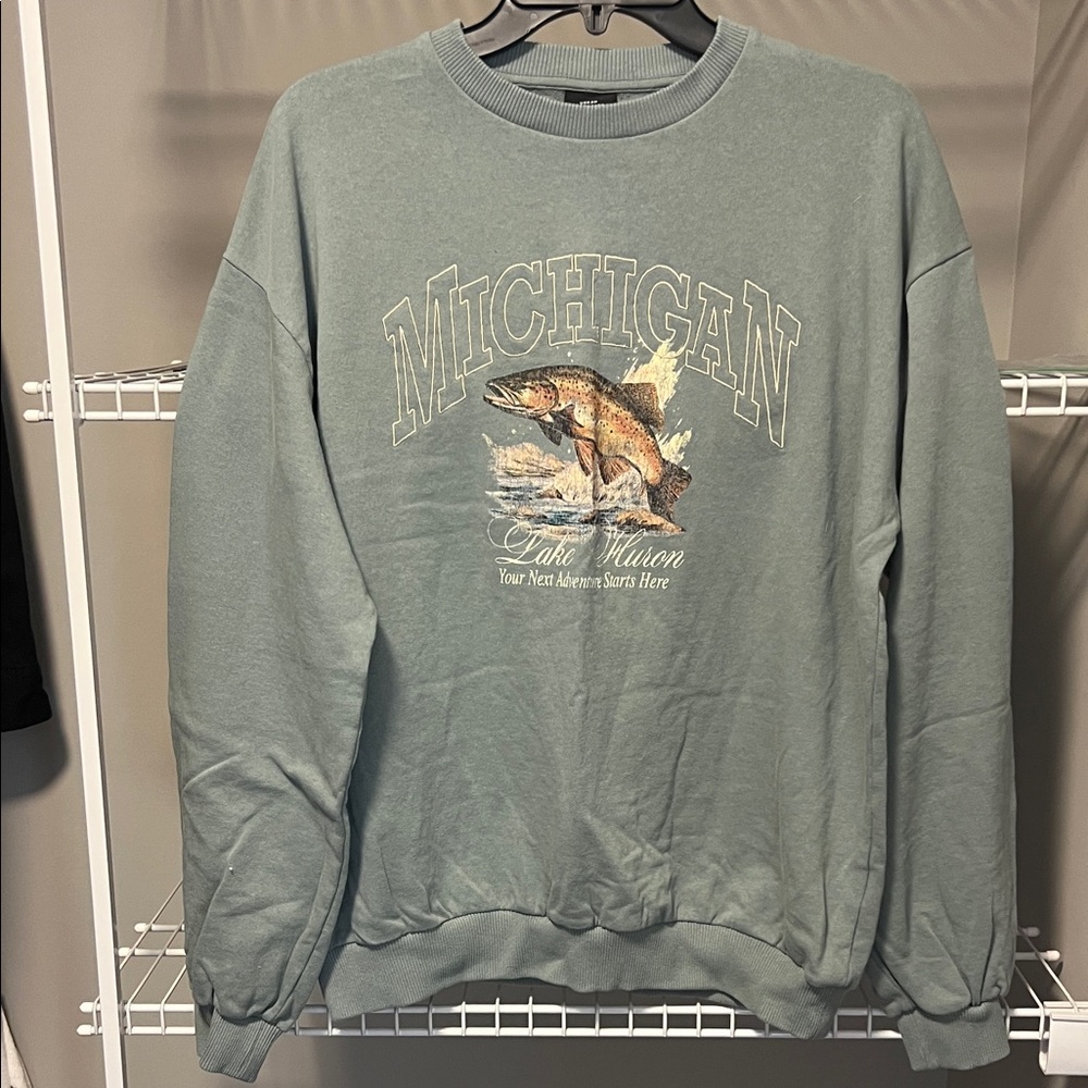 NWT * Urban Outfitters Michigan Graphic Crewneck Sweatshirt- Size Small